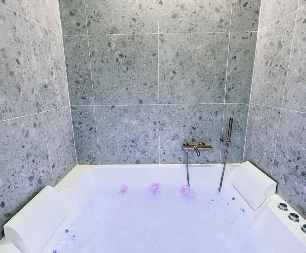 Hotel Metz Mon Amour, Un Sejour A 200M De La Cathedrale ! Classe 3 Etoiles ! Екстериор снимка